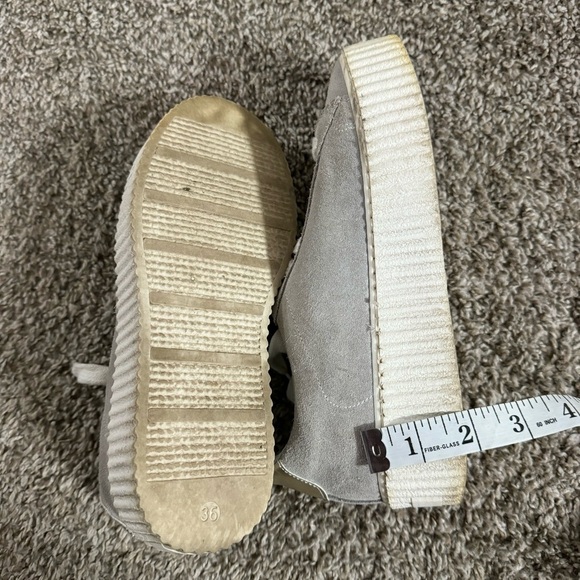 The Shoe Box Platform Tennis Shoes Size 6 - Picture 11 of 13